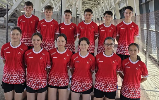 Erzincan'da Badminton Milli Takım Kampı Başladı
