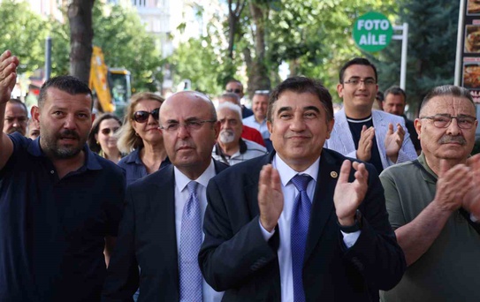 CHP’den istifa eden Kırşehir Belediye Başkanı Ekicioğlu ve teşkilatlar Yeni Parti’ye katıldı