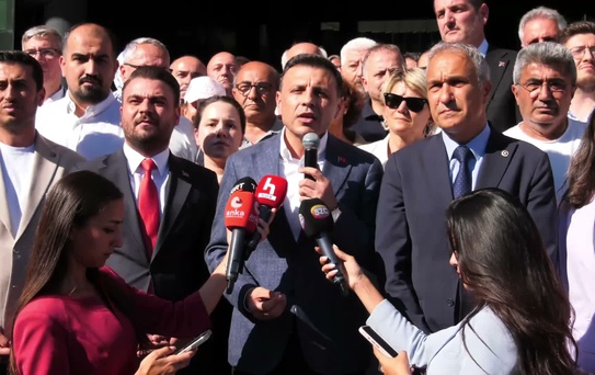 Sinem Dedetaş'ın gözaltına alınmasına tepki... Özgür Çelik: İki yıldır seçilmiş başkanları emniyetin bodrum katında uyuşturucu kokuları içinde tutup psikolojik işkence gerçekleştiriyorlar