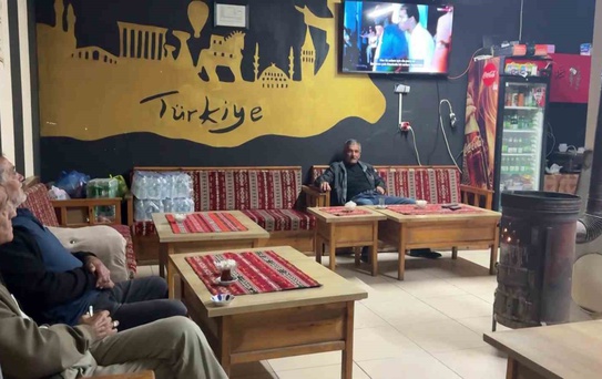 Sıcak Havaya Rağmen Sivas'ta Sobaya Sarıldılar
