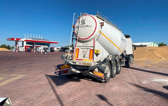 Aksaray'da Otomobil Tankere Çarptı: 5 Yaralı