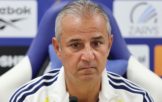 "Aramızda sorun yok, söylenenlere gülüp geçiyorum'' diyen İsmail Kartal'dan tartışma yaratan hareket