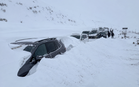 Arjantin'de kar fırtınası: 100'den fazla turist mahsur kaldı