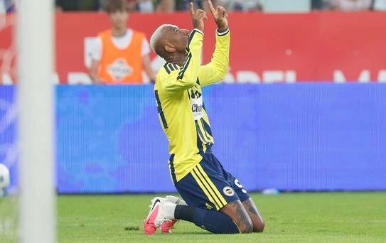 Bu adamı kim durduracak? Talisca Fenerbahçe tarihe geçti