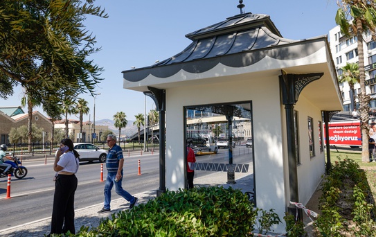 İzmir'in kimliğini yansıtan Konak Durağı hizmete açıldı