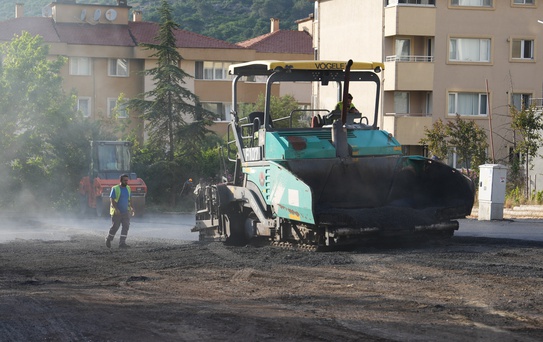 Kartal’ın 20 mahallesinde asfalt seferberliği sürüyor
