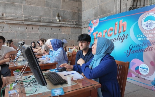 Kayseri Büyükşehir’in ücretsiz YKS tercih danışmanlığına yoğun ilgi: Gençlerden tam not