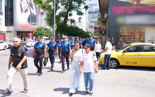 Mersin Büyükşehir Belediyesi, yaya güvenliği için kaldırım denetimlerini sürdürüyor
