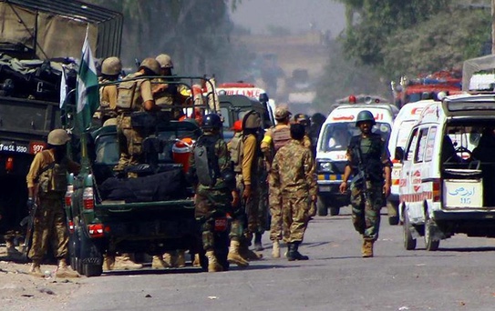 Pakistan'da polis kontrol noktasına saldırı: 9 polis öldü, 28 polis yaralandı