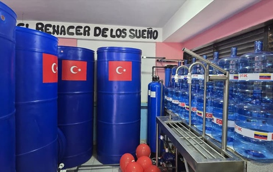 Venezuela'da Afetzedelere İçme Suyu Desteği