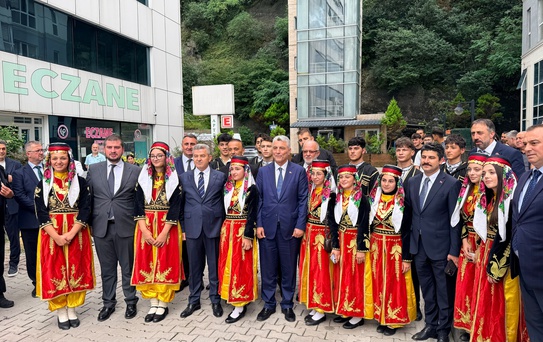 Bakan Bolat Sarp Sınır Kapısı'nda İnceleme Yaptı