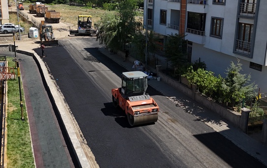 Bingöl Belediyesi 20 kilometrelik yol ağını 40 bin ton asfaltla yenileyecek