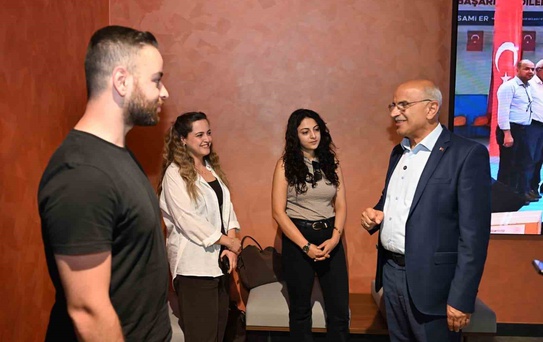 Büyükşehir Belediyesi Şehir Kütüphanesi öğrencilerin gözdesi oldu