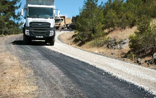 Çanakkale'de Köy Yollarına Sıcak Asfalt