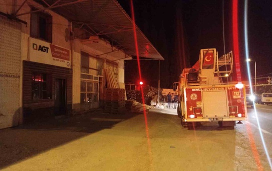 Denizli'de Marangozhane Yangını Kontrol Altında