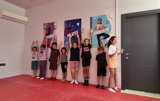 Merkezefendi'de minik cimnastikçiler yazı sporla geçiriyor