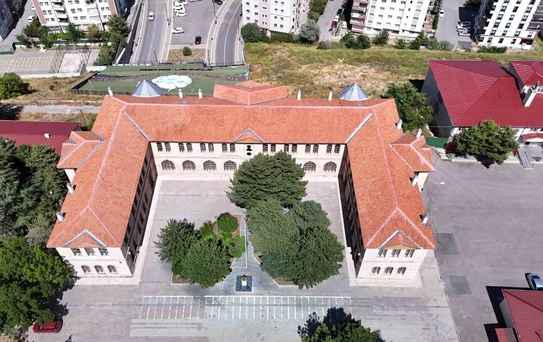 Sivas’ta 1 buçuk asırdır kesintisiz eğitim veren metkep günümüzde de eğitime ışık tutuyor