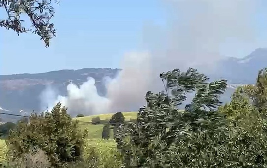 Susurluk’ta çıkan yangına havadan müdahale ediliyor