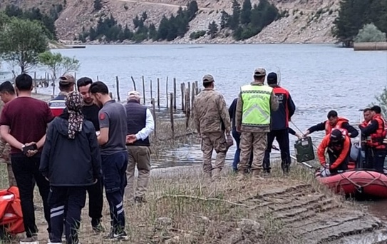 Gümüşhane'de Pikap Baraj Göletine Devrildi, Sürücü Hayatını Kaybetti