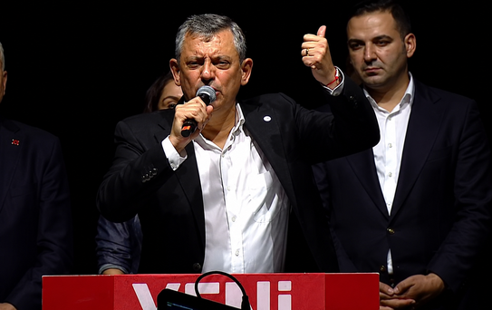 Özel’den AK Parti’ye geçen başkanlara sert sözler: Onlar teslim olmadı