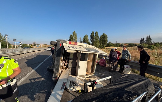 Ilgın'da Tarım İşçilerini Taşıyan Minibüs Devrildi
