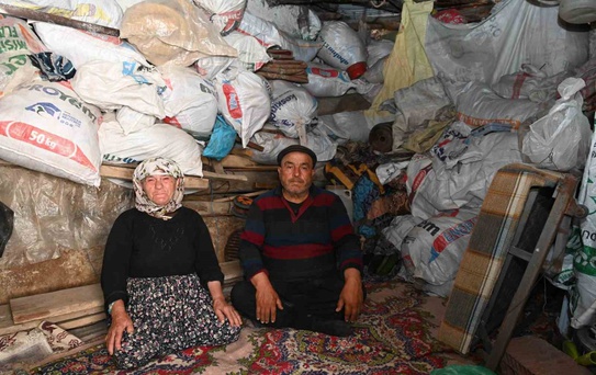 Yangında yuvalarını kaybeden yaşlı çifte yardım eli
