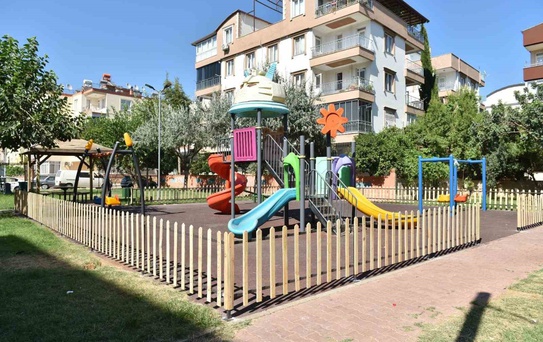 Anne istedi, çocuk parkının çevresi güvenli çitle çevrildi