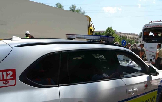 Kemer'de Otobüs ile Tır Çarpıştı: 11 Yaralı