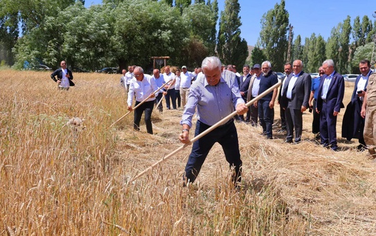 Binali Yıldırım Beşpınar Köyü'nde Harman Şenliği'ne Katıldı
