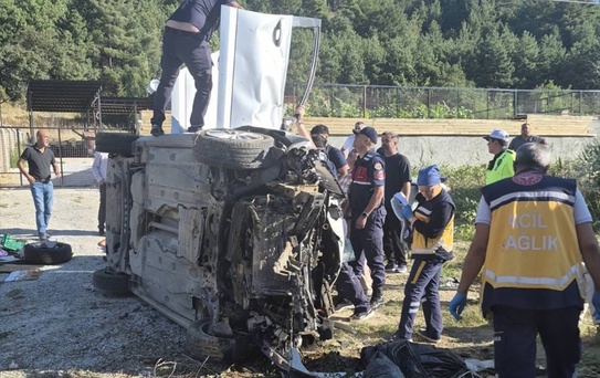 Uşak'ta Trafik Kazası: 1 Ölü, 3 Yaralı