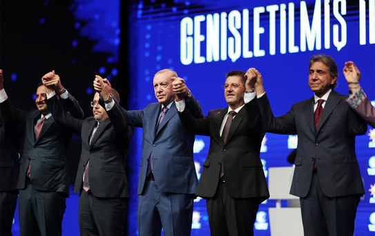 AK Parti'ye geçen Çekmeköy Belediye Başkanı'ndan ilk mesaj: Vira Bismillah
