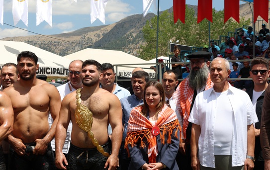 Antalya Büyükşehir Belediyesi Başkan Vekili Özdemir, Alanya Gökbel güreşlerine katıldı