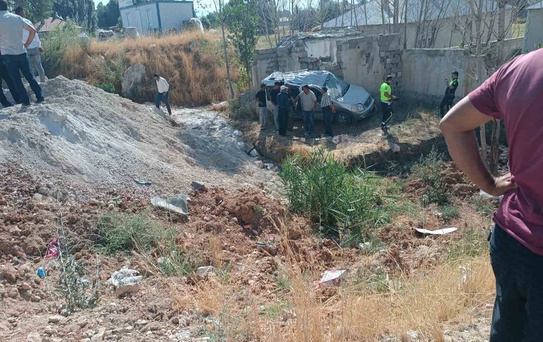 Erciş’te hafif ticari kamyonet takla attı: 4 yaralı