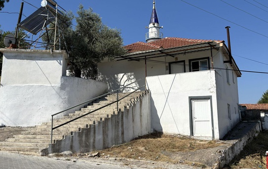 Menteşe'de istifa eden imamın 'çöp evi' belediye tarafından temizlendi