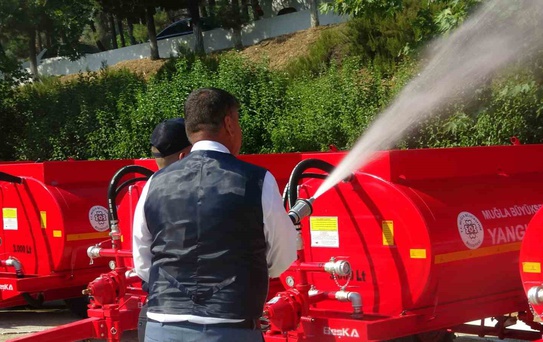 (BEKLESİN) Muğla Büyükşehir’den kırsal mahallelere yangın tankeri desteği
