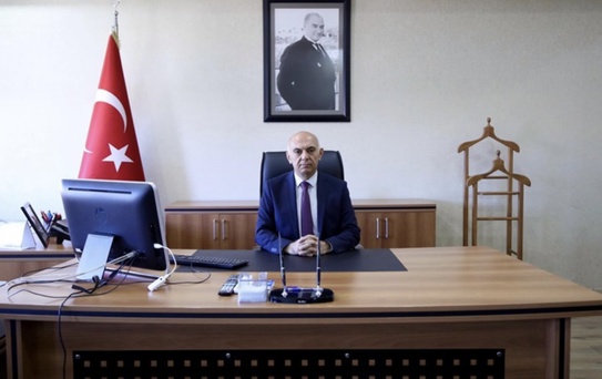 Polisten kaçarken vali yardımcısına çarptı