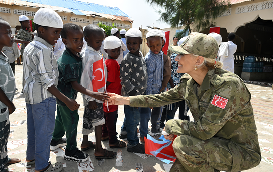 Somali'deki Yetimlere Yardım