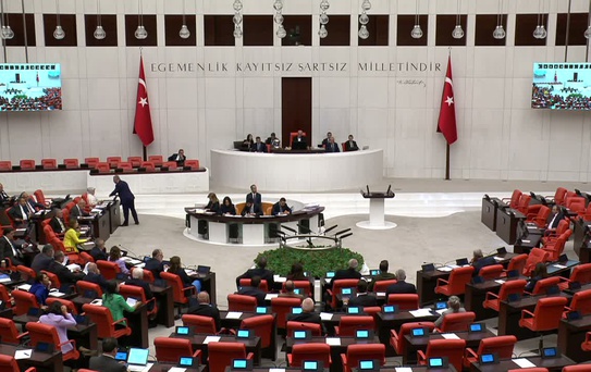 CHP'li Durmaz: 200 TL'lik banknotla 11 ekmek alınabiliyor