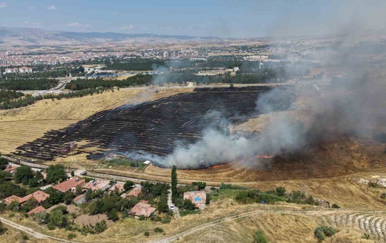 Çorum’da korkutan örtü yangını: 40 dönüm alan zarar gördü
