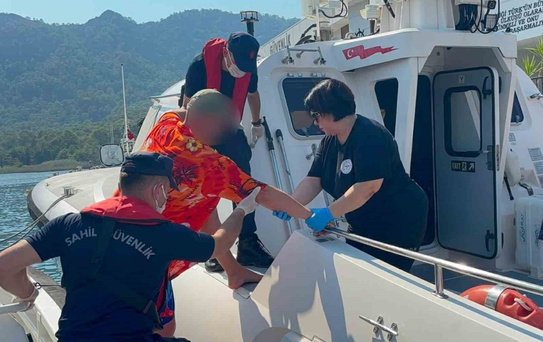 Fethiye'de Gezi Teknesinde Rahatsızlanan Vatandaşa Yardım