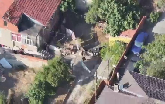 Maltepe'de 15 yıl hapis cezasıyla aranan cezaevi firarisi saklandığı evde yakalandı