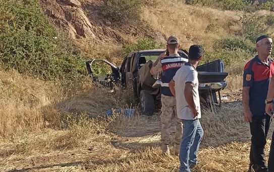 Palu'da Kamyonet Şarampole Yuvarlandı: 2 Yaralı