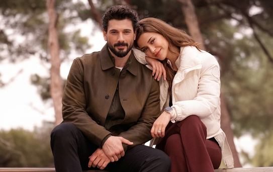 El ele yakalanmışlardı! Ünlü çiftten romantik hamle geldi