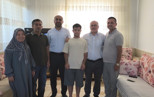 Zihinsel Engelli Genç Umreye Gidiyor