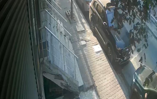 Küçükçekmece’de yolun karşısına geçen 5 yaşındaki çocuğa motosiklet çarptı