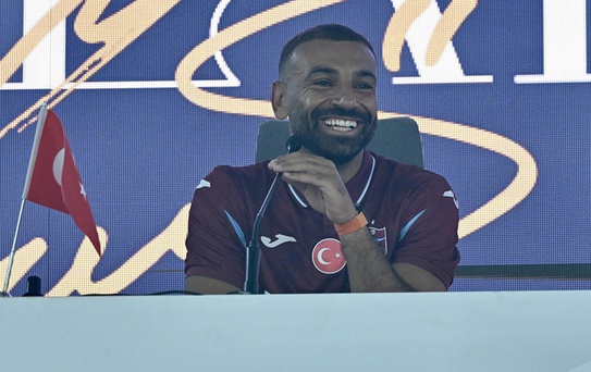 Salah yaklaşık 30 bin taraftarın önünde imzayı attı! İşte taraftarlara mesajı
