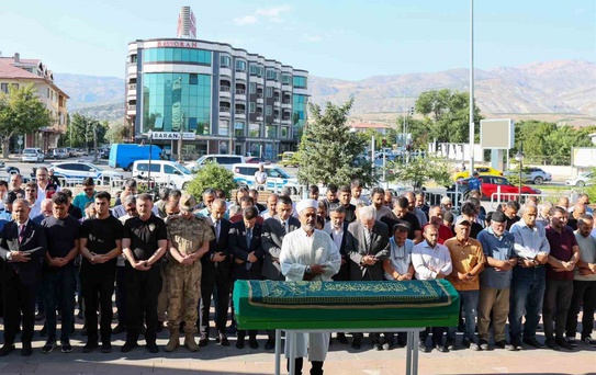 Erzincan'da Şehit Babası Mehmet Zengin Son Yolculuğuna Uğurlandı