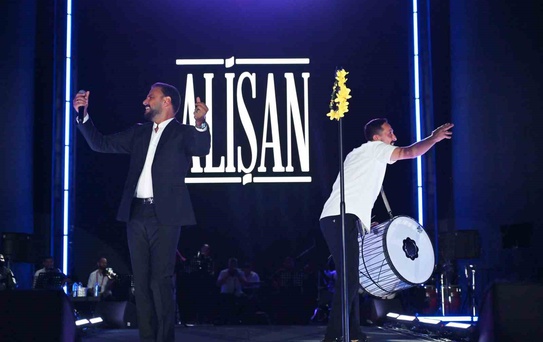 Alişan, Nevşehir'de Unutulmaz Bir Konser Verdi