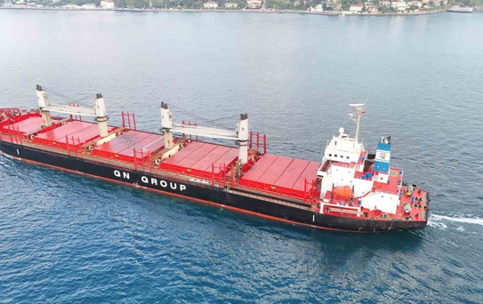 Hasarlı gemi Lady Zehma İstanbul Boğazı’ndan Geçti
