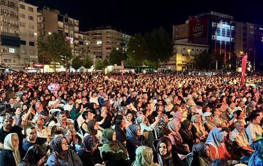 Kırşehir'de TRT Sanatçılarıyla Konser Rüzgarı